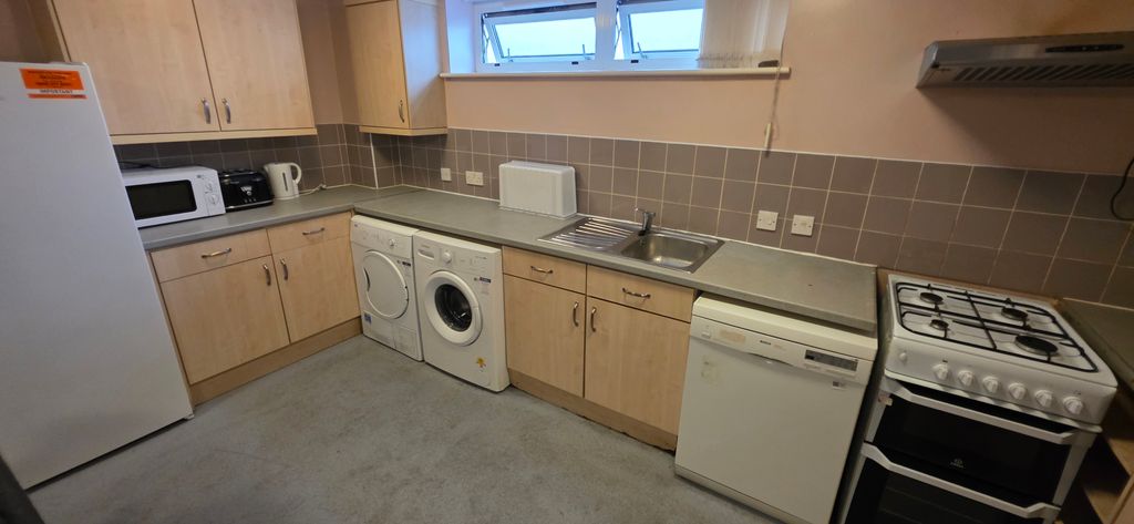 Additional image 3 of 6 bed flat to rentRanelagh Terrace, Leamington Spa CV31