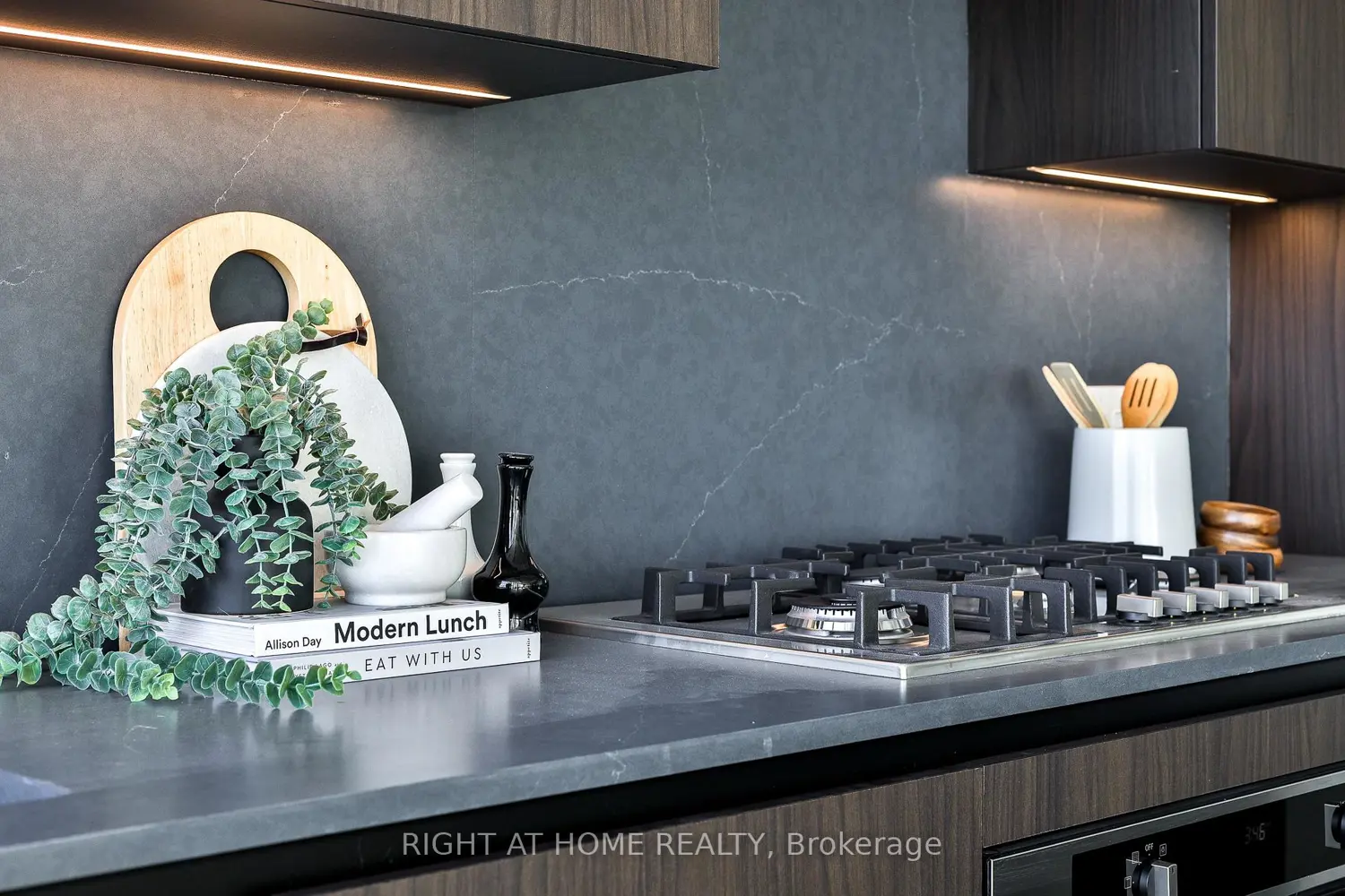 Additional image 9 of 2720 Dundas Street 607