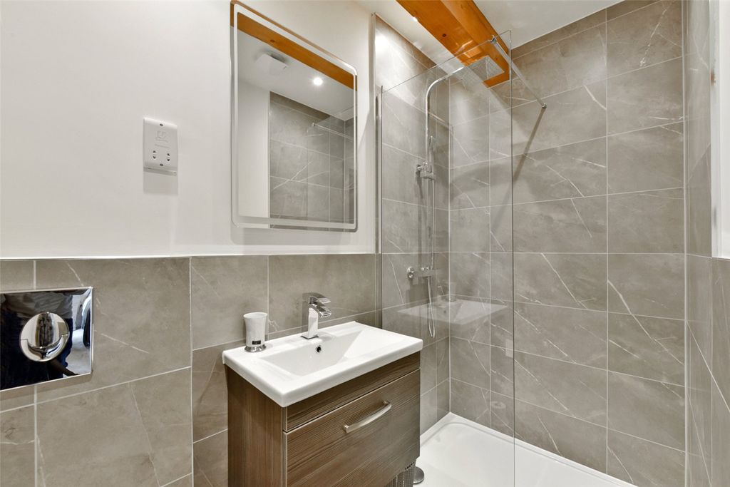 Additional image 7 of 2 bed flat to rentBeech House, 27 Little Marlow Road, Marlow, Buckinghamshire SL7