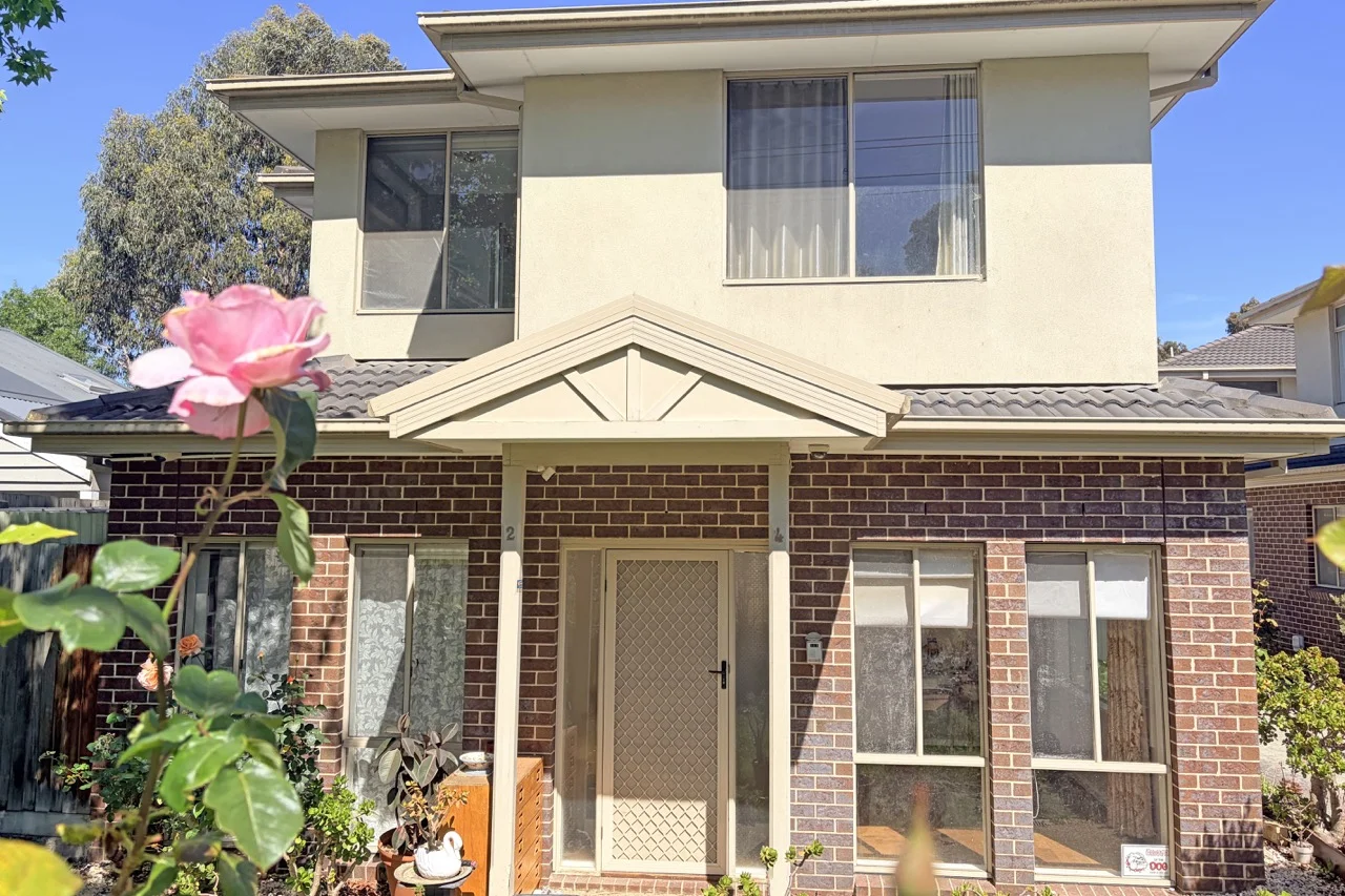 2/4 Downing Street, Blackburn VIC 3130