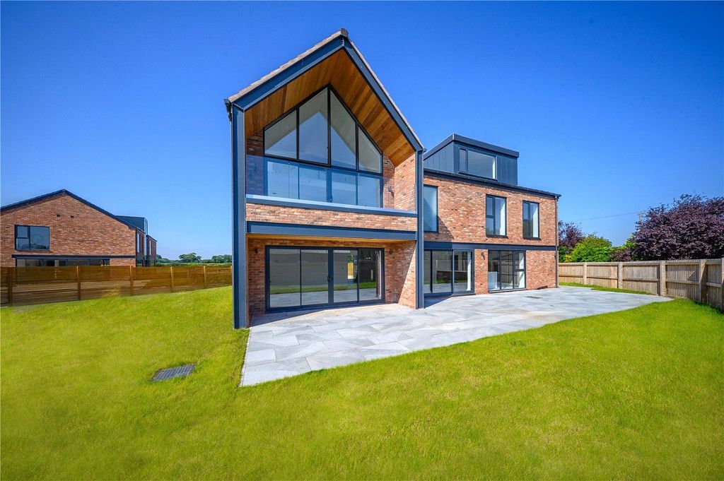 Additional image 6 of 5 bed detached house to rentPlumley Moor Road, Plumley, Knutsford, Cheshire WA16