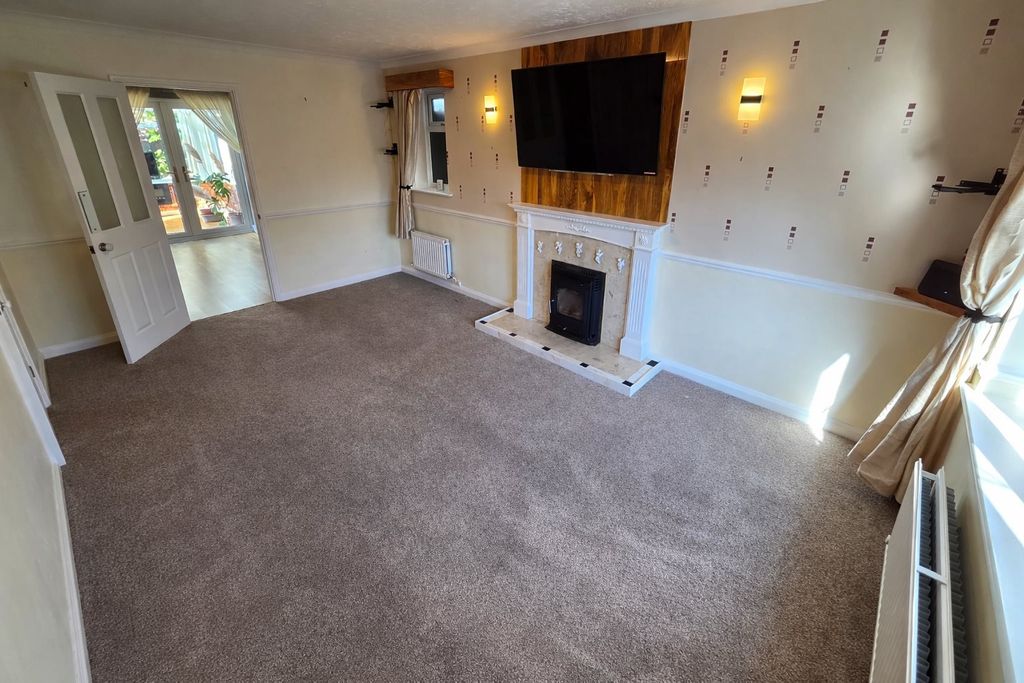 Additional image 2 of 4 bed detached house to rentGillards Close, Rockwell Green, Wellington TA21