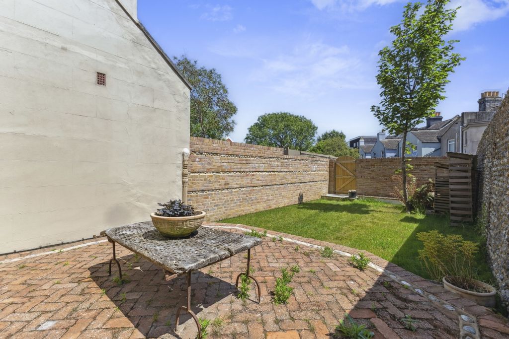 Additional image 7 of 4 bed terraced house to rentLodge Court, The Street, Shoreham-By-Sea BN43