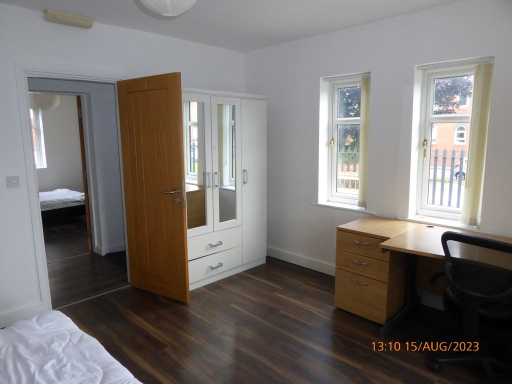 Additional image 2 of 6 bed shared accommodation to rentLondon Road, Newcastle Under Lyme, Staffordshire ST5