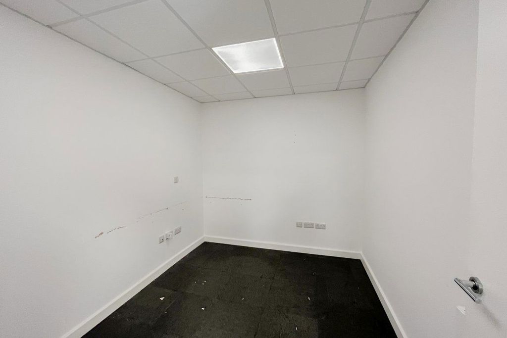 Additional image 12 of Property to rentUnit 3 The Market Place, Blackwood NP12