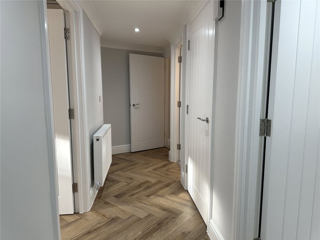 Additional image 5 of 2 bed flat to rentWood Street, Taunton, Somerset TA1