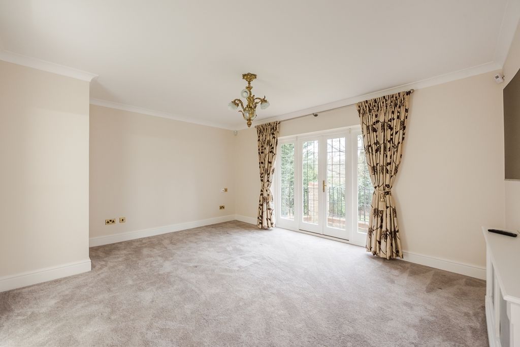 Additional image 14 of 6 bed detached house to rentDukes Kiln Drive, Gerrards Cross SL9