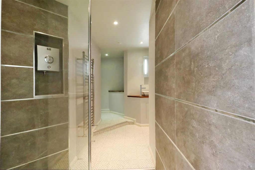 Additional image 8 of 1 bed maisonette to rentCambrian House, Upper St. Johns Road, Burgess Hill, West Sussex RH15
