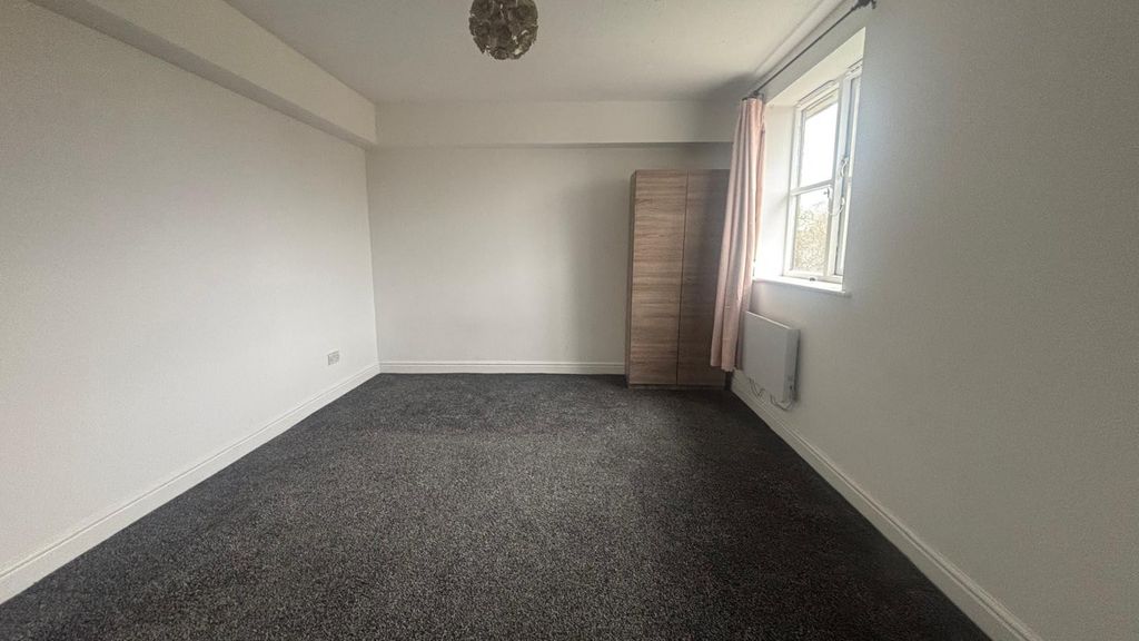Additional image 3 of 2 bed flat to rentLovegrove Drive, Slough, Berkshire SL2