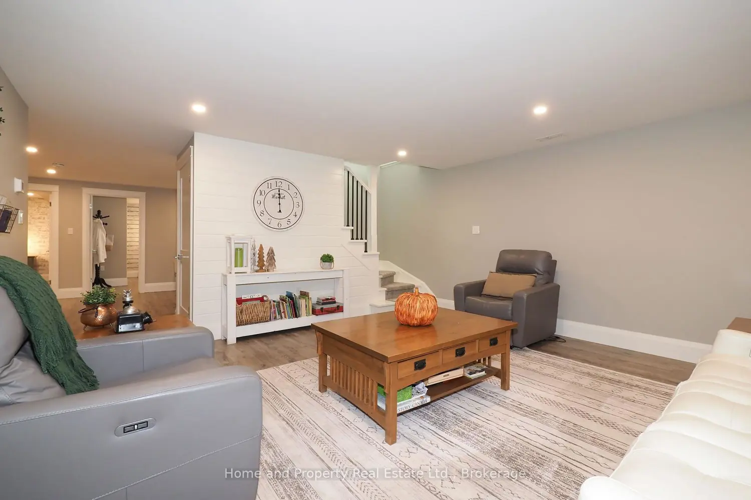 Additional image 8 of 5434 7Th Line