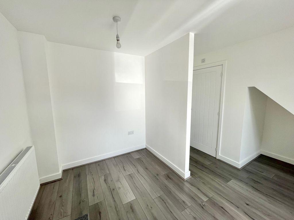 Additional image 5 of 4 bed property to rentFfordd Darwin, Barry CF63