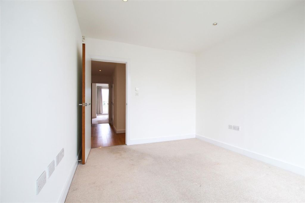 Additional image 3 of 2 bed flat to rentThe Copper Building, Kingfisher Way, Cambridge CB2