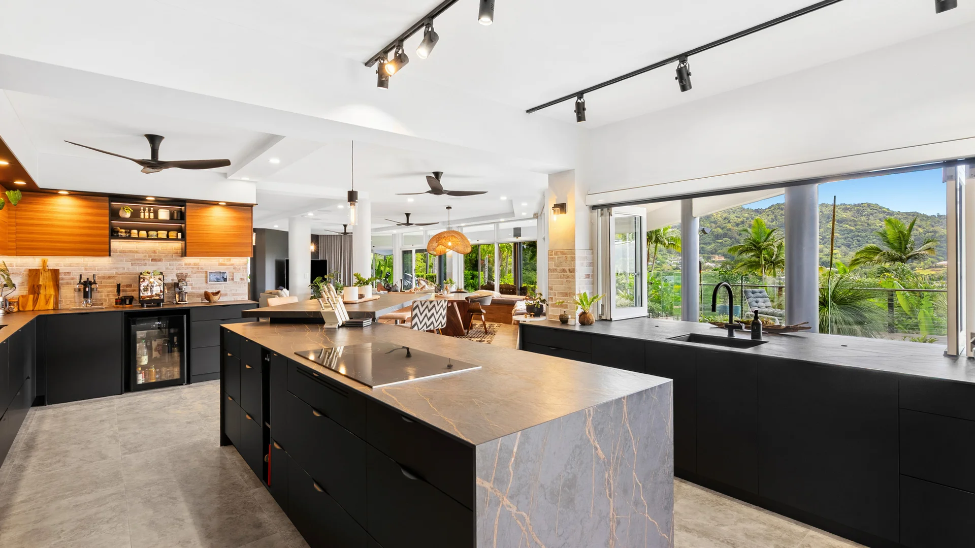 Additional image 5 of 114A Hillview Crescent, Whitfield QLD 4870