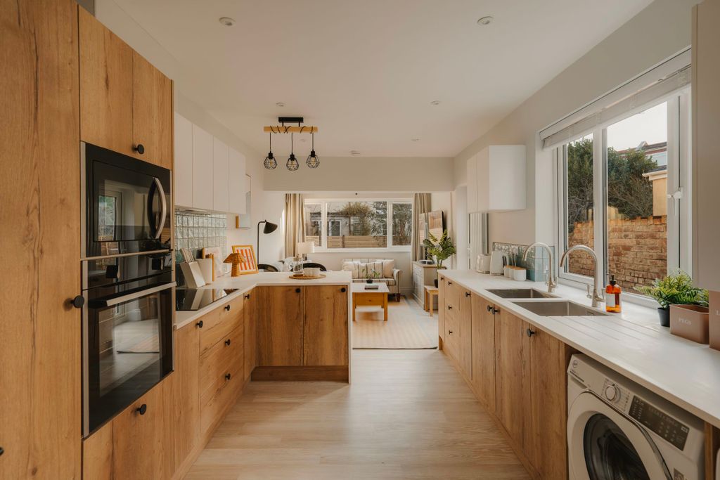 Additional image 2 of 5 bed detached house to rentNevil Road, Bristol BS7