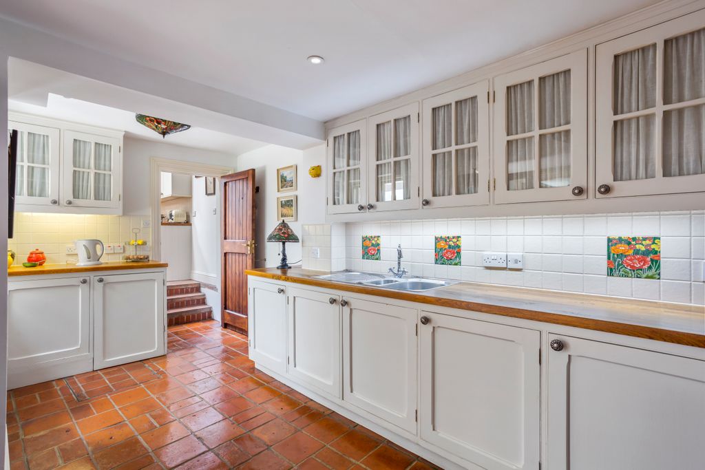 Additional image 2 of 3 bed town house to rentHigh Street, Hungerford RG17