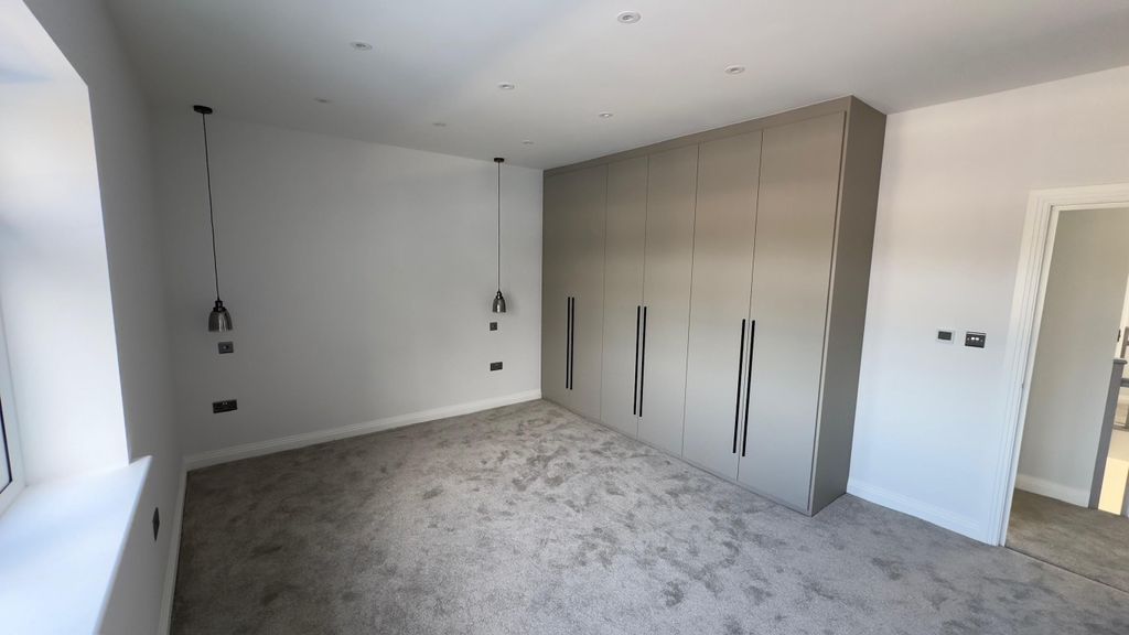 Additional image 9 of 5 bed detached house to rentGreen Meadows, Ascot SL5