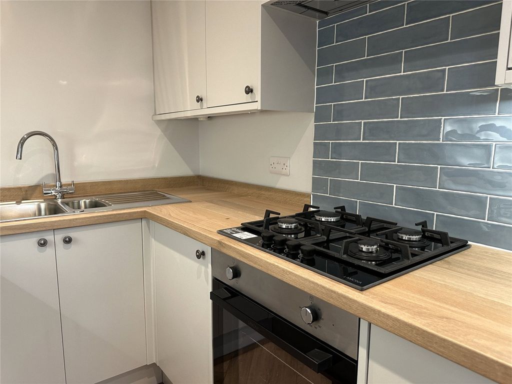 Additional image 3 of 2 bed flat to rentWood Street, Taunton, Somerset TA1