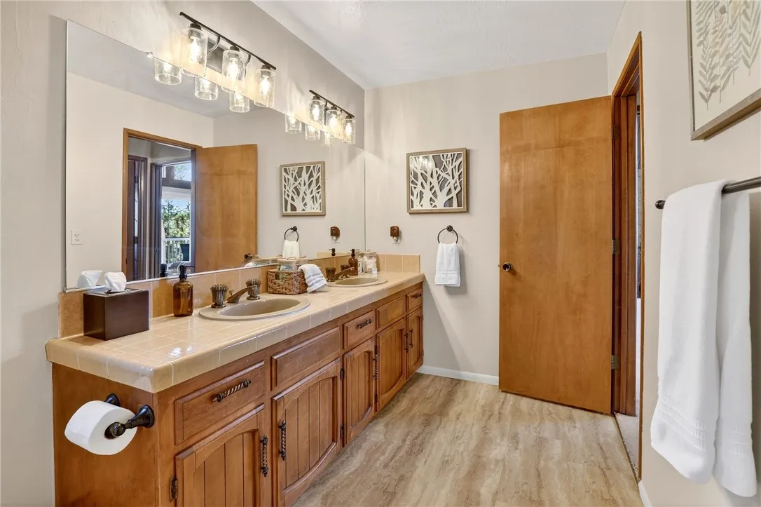 Additional image 119 of 26633 Thunderbird Dr, Lake Arrowhead, CA 92352