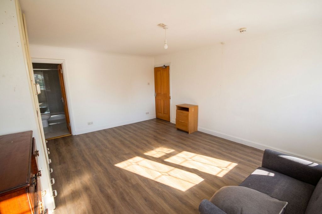 Additional image 38 of 9 bed detached house to rentSomerset Way, Iver SL0