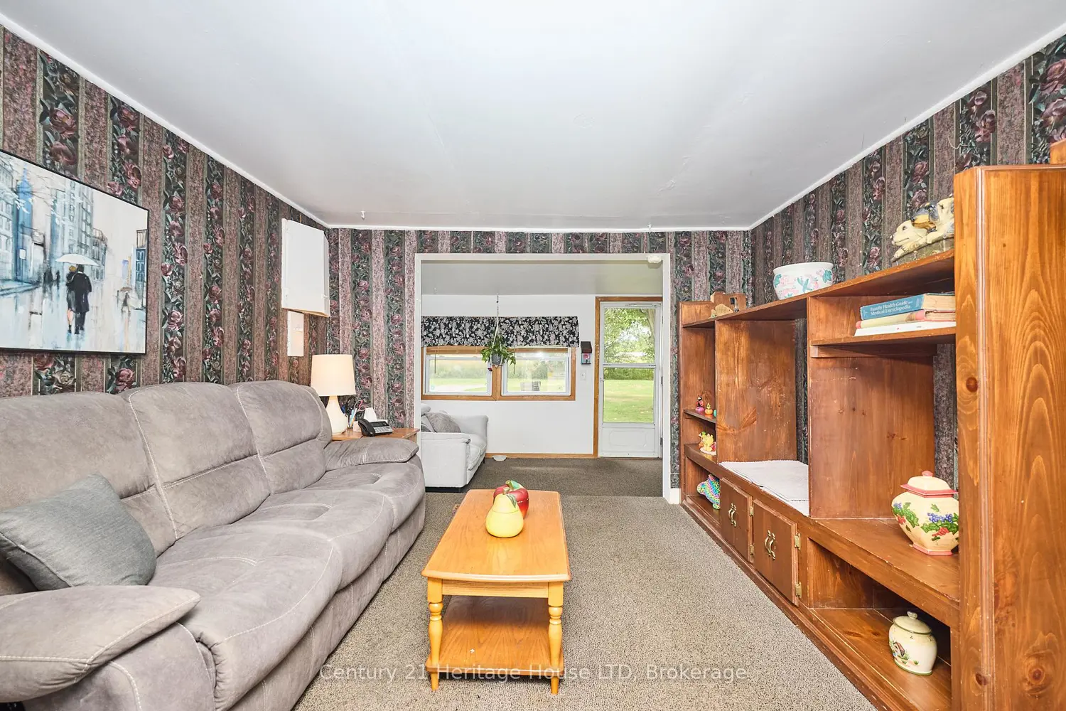 690 Bridge Street photo 4