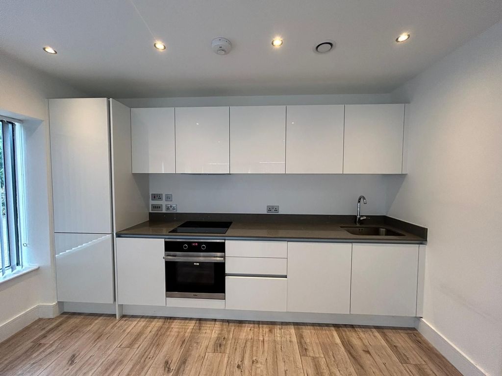 Additional image 4 of 2 bed flat to rentLeat House, Overbridge Square, Newbury RG14