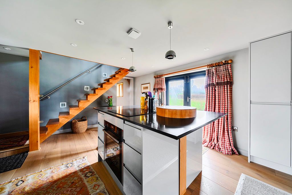 Additional image 3 of 1 bed detached house to rentPickhurst Road, Godalming GU8