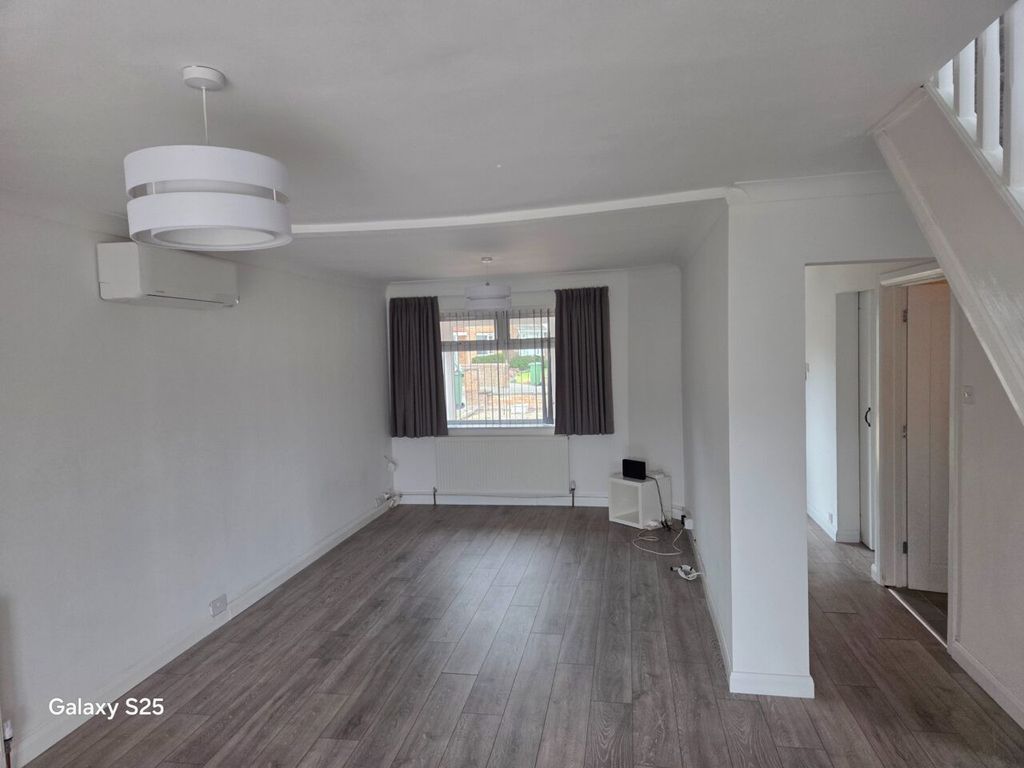 Additional image 11 of 4 bed detached house to rentFieldgate Road, Luton, Bedfordshire LU4