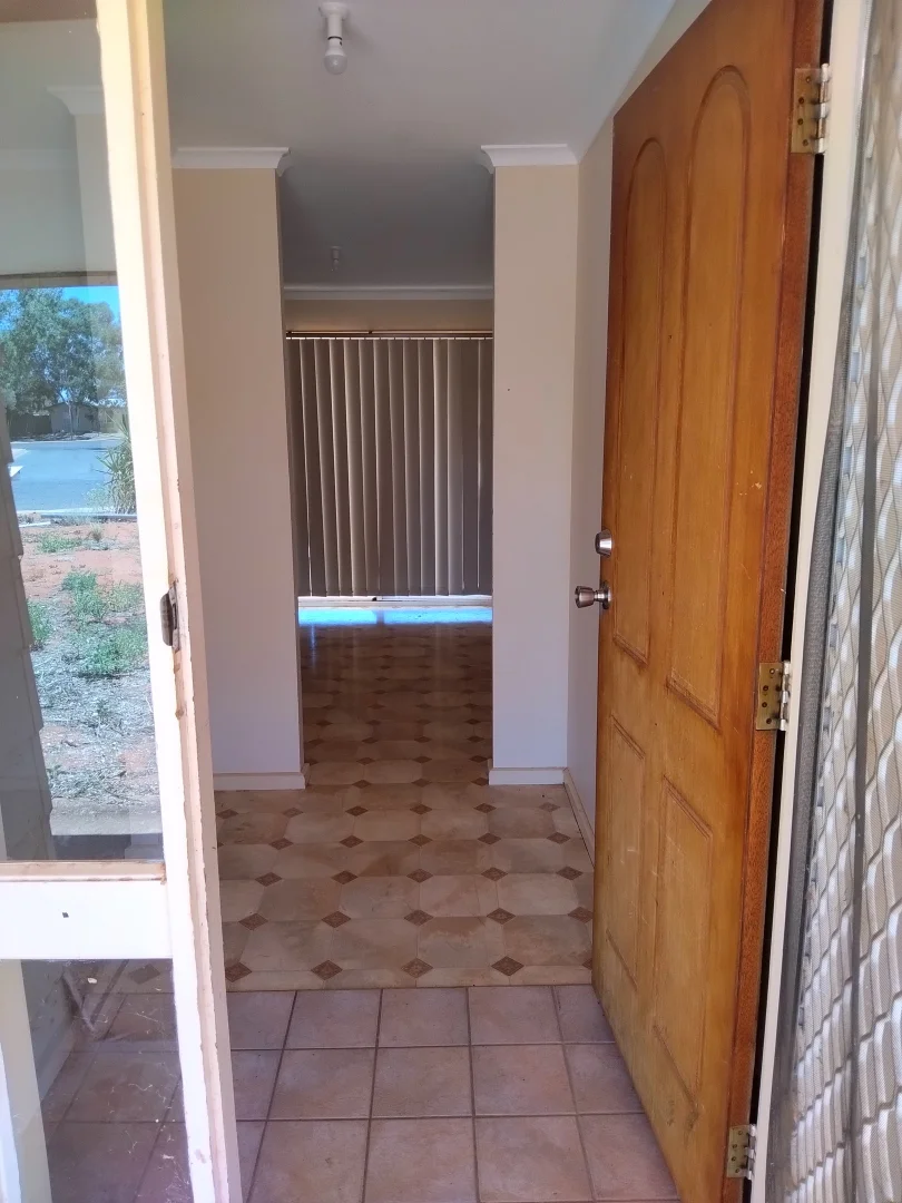 Additional image 3 of 4 Clayton Court, Roxby Downs SA 5725
