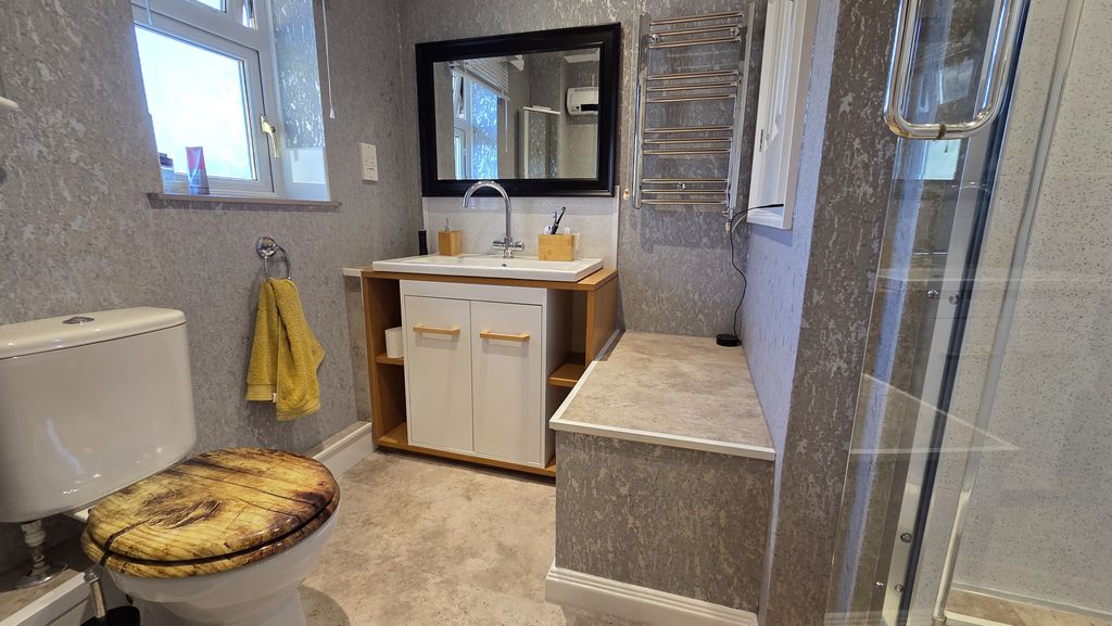 Additional image 10 of 4 bed detached house to rentGillards Close, Rockwell Green, Wellington TA21