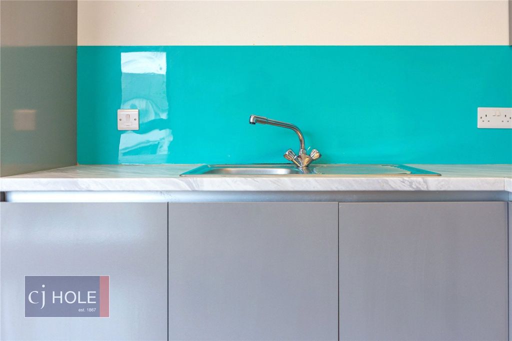 5 bed shared accommodation to rentCheswick Campus, The Square, Long Down Avenue, Bristol BS16 photo 5