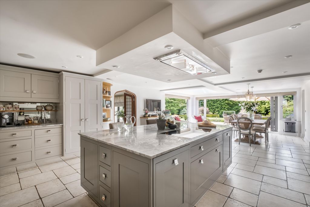 Additional image 2 of 6 bed detached house to rentHalfpenny Lane, Guildford, Surrey GU4