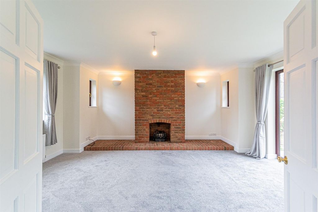 Additional image 3 of 4 bed detached house to rentStoneleigh Gardens, Grappenhall And Thelwall, Warrington WA4