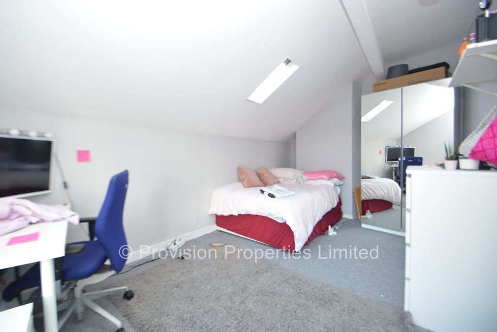 Additional image 12 of 8 bed end terrace house to rentVictoria Road, Hyde Park, Leeds LS6