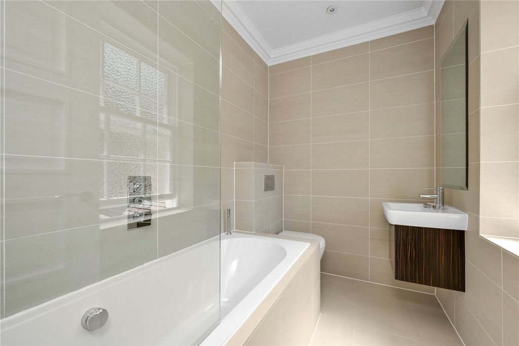 Additional image 13 of 6 bed detached house to rentBrockenhurst Road, Ascot, Berkshire SL5