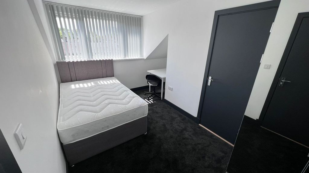 4 bed shared accommodation to rentKing Edwards Road, Swansea SA1 photo 5