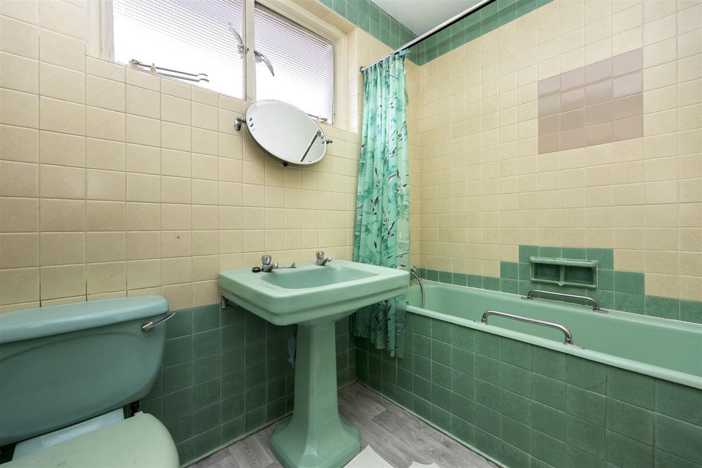 Additional image 12 of 4 bed detached house to rentBeccles Road, Worthing BN11