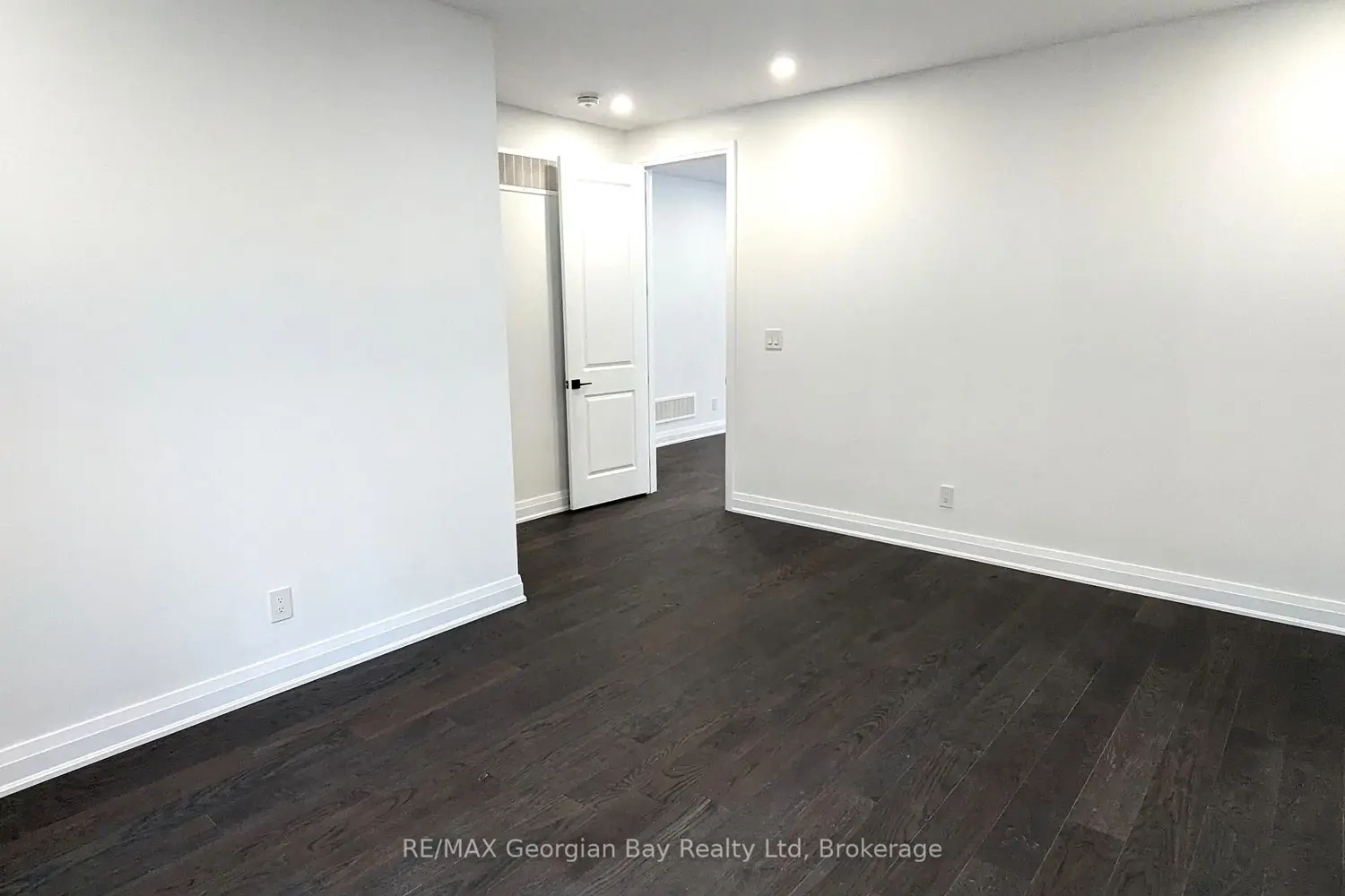 Additional image 11 of 29 Rue Camille Road