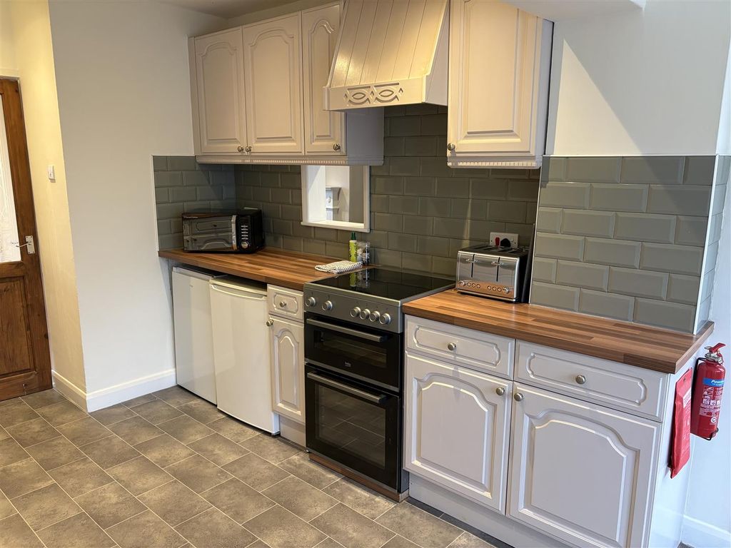 Additional image 7 of 4 bed semi-detached house to rentHafod Park, Mold CH7