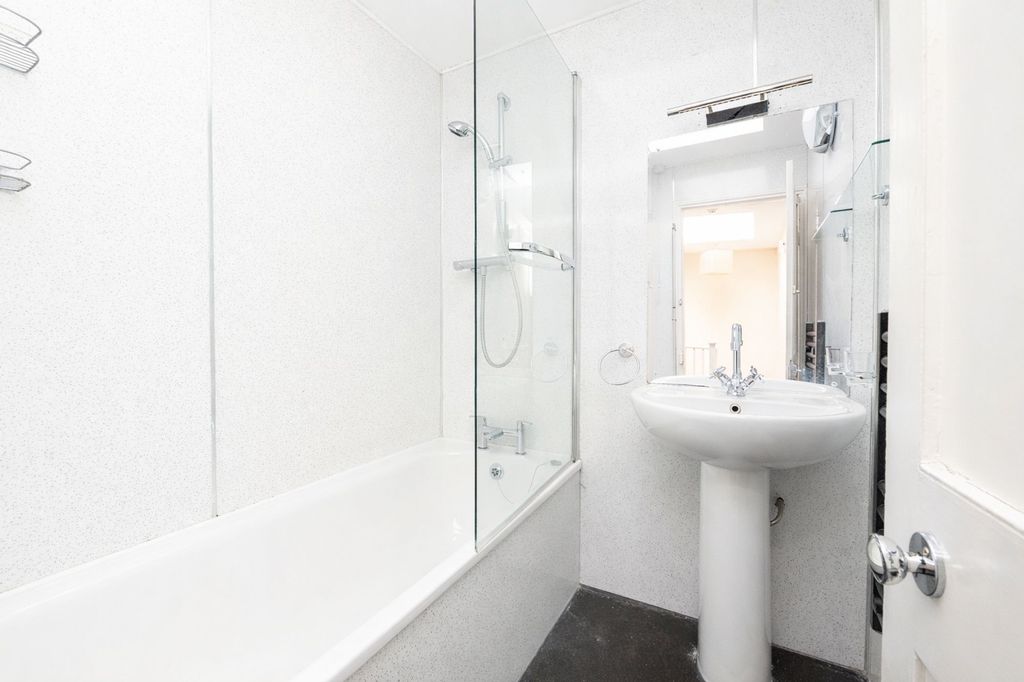 Additional image 10 of 5 bed flat to rentQueens Road, Clifton BS8