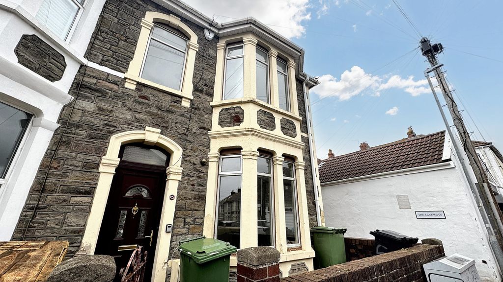 3 bed end terrace house to rentSeymour Road, Staple Hill, Bristol, Gloucestershire, Gb BS16