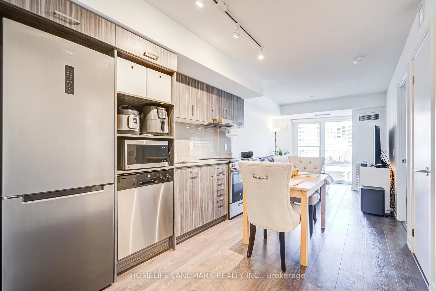 Additional image 9 of 219 Dundas Street 609