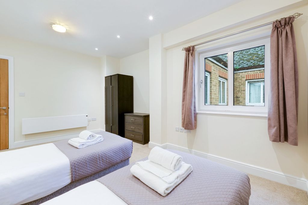 Additional image 5 of 3 bed flat to rentQueen Street, Maidenhead SL6