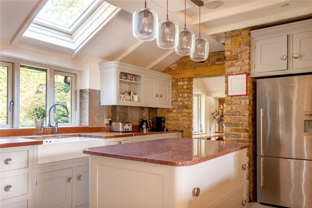 Additional image 2 of 7 bed detached house to rentMill Lane, Kidmore End, Reading RG4