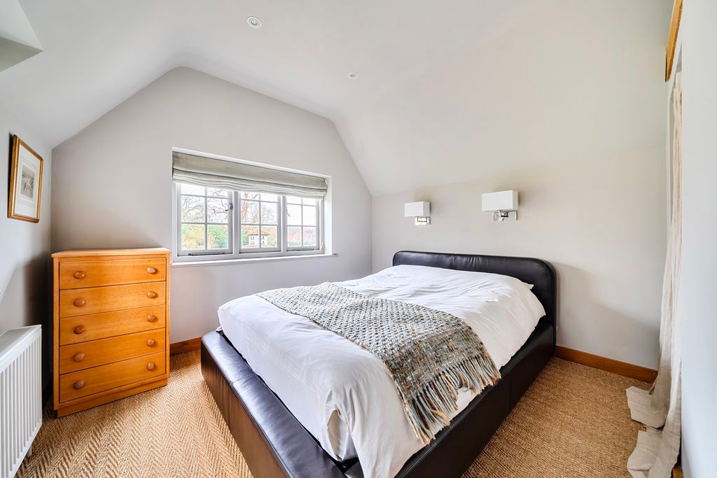 Additional image 11 of 1 bed detached house to rentPickhurst Road, Godalming GU8
