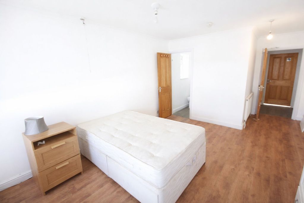 Additional image 12 of 9 bed detached house to rentSomerset Way, Iver SL0