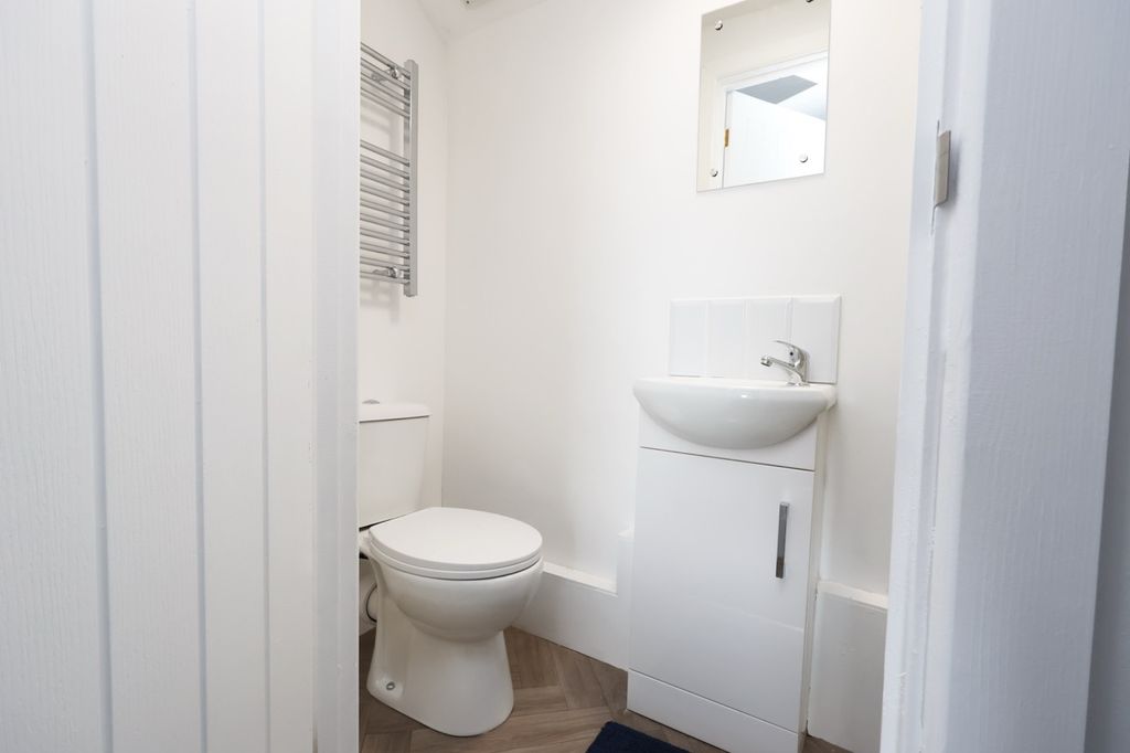 9 bed shared accommodation to rentNew Street, Burry Port SA16 photo 2