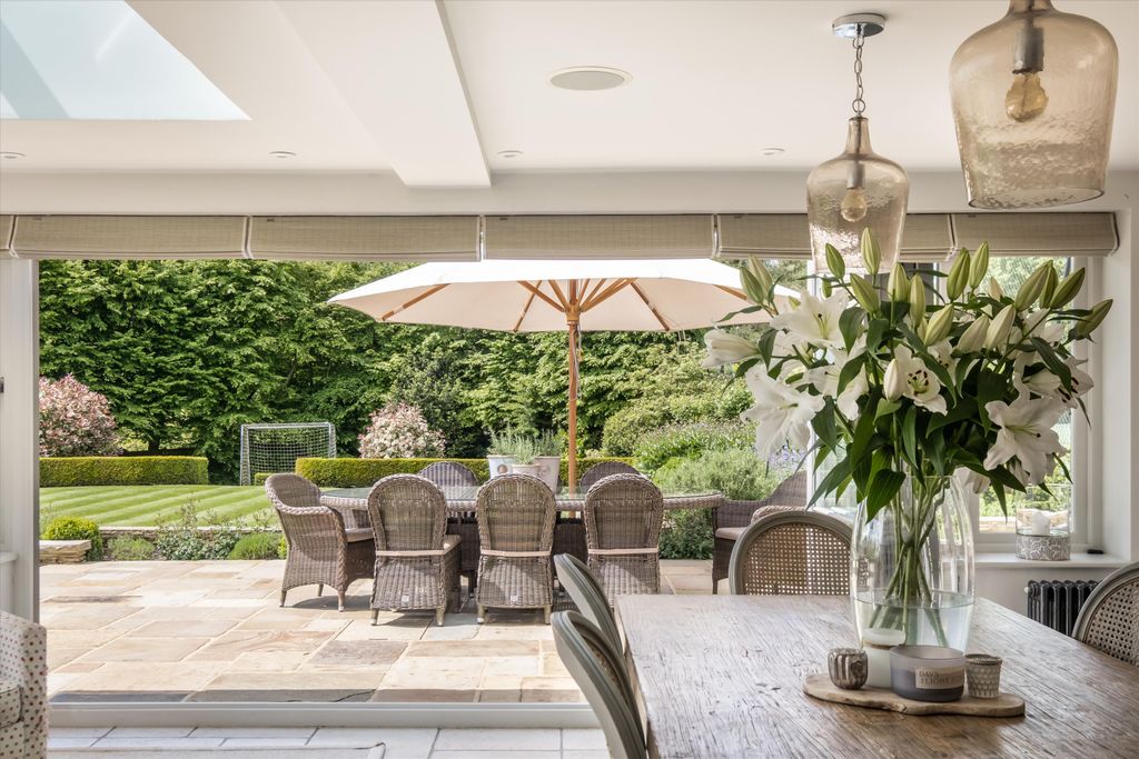 Additional image 11 of 6 bed detached house to rentHalfpenny Lane, Guildford, Surrey GU4