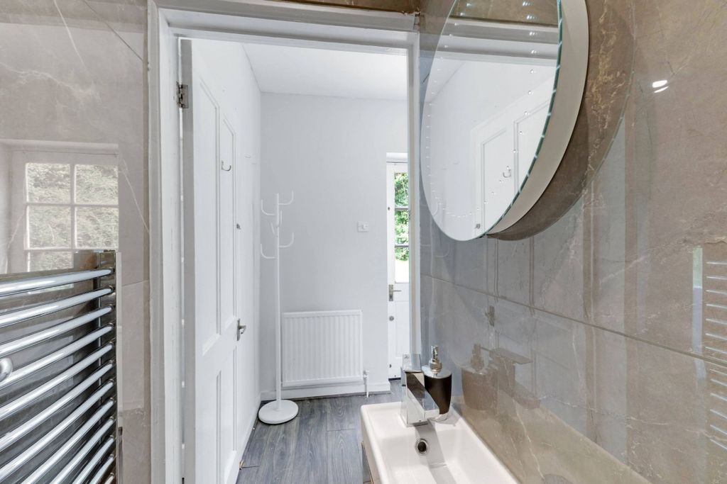 Additional image 25 of 5 bed detached house to rentMarlow Hill, High Wycombe HP11
