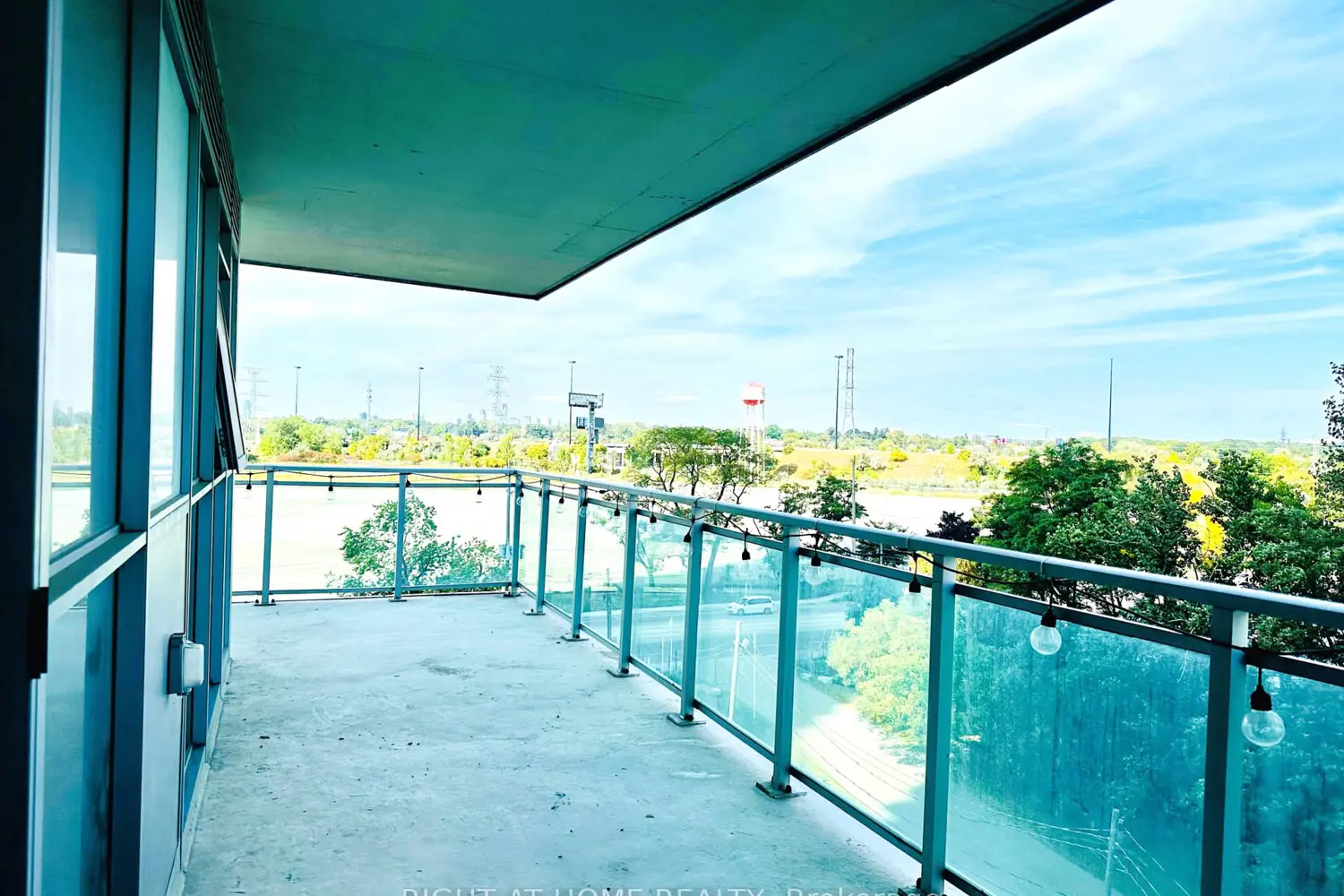 Additional image 18 of 33 Shore Breeze Drive 504