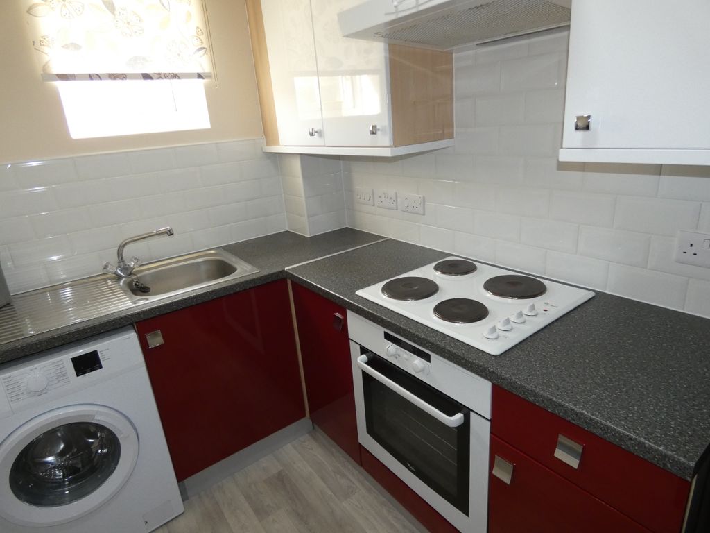 2 bed flat to rentHighlander Drive, Donnington TF2 photo 5